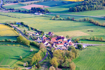 Du nord à le quartier Sendelbach in Rentweinsdorf dans le département Bavière, Allemagne