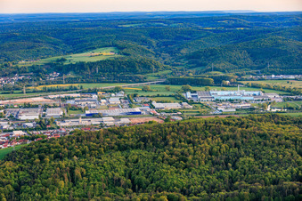 Zone industrielle Eltmann avec la papeterie Palm GmbH & Co. | Usine Eltmann et site de TenneT TSO GmbH à Ebelsbach à le quartier Limbach in Eltmann dans le département Bavière, Allemagne