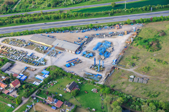 Entrepôt de matériaux de l'entreprise de construction GLÖCKLE Hoch- und Tiefbau GmbH sur l'A70 à le quartier Oberndorf in Schweinfurt dans le département Bavière, Allemagne