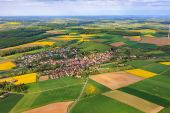 Du nord-est à le quartier Obbach in Euerbach dans le département Bavière, Allemagne