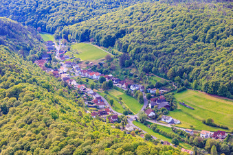 Du nord-ouest à le quartier Engenthal in Elfershausen dans le département Bavière, Allemagne