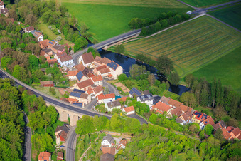 Pont de la B287 dans la vallée de la Saale franconienne à le quartier Trimberg in Elfershausen dans le département Bavière, Allemagne