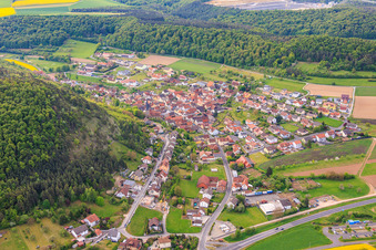 Du nord à le quartier Machtilshausen in Elfershausen dans le département Bavière, Allemagne