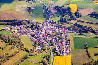 Du sud-ouest à le quartier Hundsbach in Eußenheim dans le département Bavière, Allemagne
