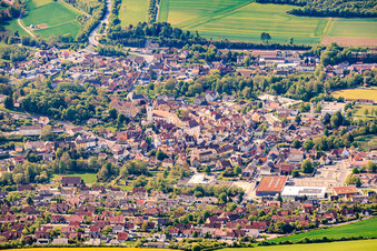 Vieille ville vue du nord à Arnstein dans le département Bavière, Allemagne