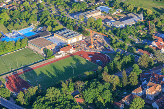 Stade et salle Queichtal ainsi que chantier de construction au Konrad-Lerch-Ring à Offenbach an der Queich dans le département Rhénanie-Palatinat, Allemagne