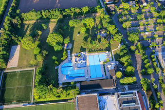 À la piscine à Offenbach an der Queich dans le département Rhénanie-Palatinat, Allemagne