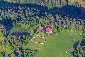 Fermes déplacées à Hinterholz à le quartier Kienbächle in Schiltach dans le département Bade-Wurtemberg, Allemagne