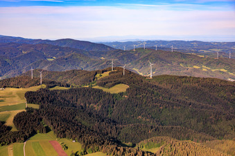 Parc éolien de Falkenhöhe à le quartier Unter-Reichenbach in Hornberg dans le département Bade-Wurtemberg, Allemagne