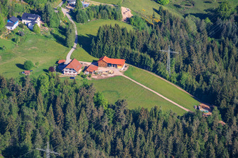 Schwartwaldhof dans le district de Ramstein, depuis le sud-est à le quartier Tennenbronn in Schramberg dans le département Bade-Wurtemberg, Allemagne