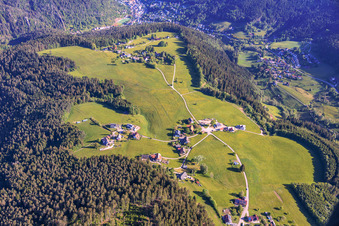 Le quartier de Tischneck, vu du sud à Schramberg dans le département Bade-Wurtemberg, Allemagne