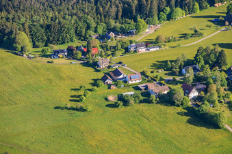 Quartier de Tischneck vu du sud avec appartement de vacances à la campagne - Karola Müller et appartement de vacances à la campagne - Karola Müller à Schramberg dans le département Bade-Wurtemberg, Allemagne