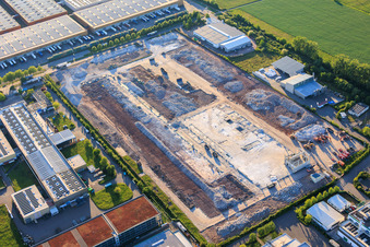 Zone industrielle de Landau Est avec le site de démolition de l'ancien site de Ronal GmbH (anciennement Alcan Aluminium-Presswerk Pfalz GmbH), fermé depuis 2005. à Landau in der Pfalz dans le département Rhénanie-Palatinat, Allemagne