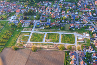Premier chantier de construction dans le nouveau quartier en développement Im Kirschgarten à Winden dans le département Rhénanie-Palatinat, Allemagne