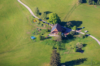 Ferme de la Forêt-Noire au Krährbauernhof à le quartier Reichenbach in Hornberg dans le département Bade-Wurtemberg, Allemagne