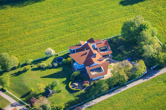 Villa moderne dans le quartier de Hutneck à le quartier Sulgen in Schramberg dans le département Bade-Wurtemberg, Allemagne