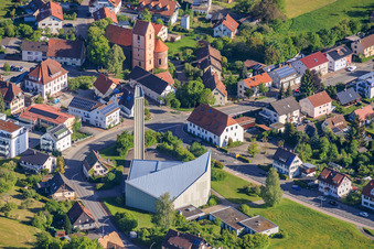 Église Saint-Laurent et vieille église Saint-Laurent à le quartier Sulgen in Schramberg dans le département Bade-Wurtemberg, Allemagne
