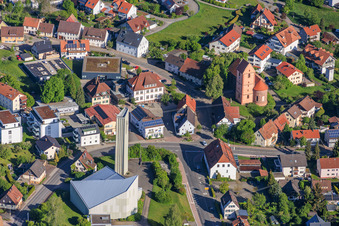 Église Saint-Laurent, vieille église Saint-Laurent et clinique orthopédique Schramberg-Sulgen à le quartier Sulgen in Schramberg dans le département Bade-Wurtemberg, Allemagne