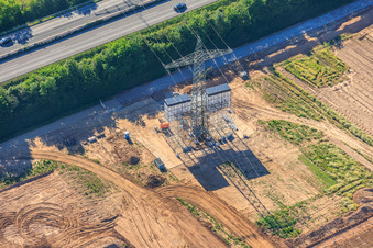 Parc industriel D12 avec chantier de construction d'une centrale géothermique et d'un poste de transformation par Vulcan à Landau in der Pfalz dans le département Rhénanie-Palatinat, Allemagne