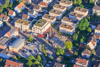 Nouveau chantier de construction de 18 appartements en copropriété avec sous-sols aménagés en centre-ville, par Grathwohl Erdbau und Abbruch GmbH et AK.Bau GmbH à Kandel dans le département Rhénanie-Palatinat, Allemagne