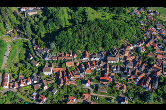 Vue de dessus de Badstraße Kirchstr à Gleisweiler dans le département Rhénanie-Palatinat, Allemagne