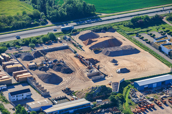 Zone industrielle de Lerchenweide avec Gerst Bauservice GmbH (recyclage des déchets de construction, service de conteneurs pour marchandises en vrac) à Venningen dans le département Rhénanie-Palatinat, Allemagne