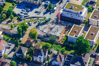 Réalisation de la dalle du premier étage de 18 appartements en copropriété avec sous-sol aménagé en centre-ville par Grathwohl Erdbau und Abbruch GmbH et AK.Bau GmbH à Kandel dans le département Rhénanie-Palatinat, Allemagne