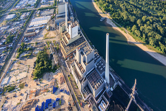 Grande centrale électrique Mannheim sur les rives du Rhin à le quartier Neckarau in Mannheim dans le département Bade-Wurtemberg, Allemagne