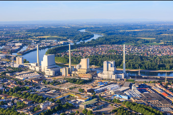 Grande centrale électrique Mannheim sur la rive nord du Rhin à le quartier Neckarau in Mannheim dans le département Bade-Wurtemberg, Allemagne