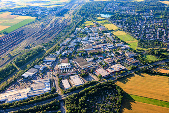 Parc industriel Mallaustr. avec BAUHAUS Mannheim-Mallau depuis l'ouest à le quartier Rheinau in Mannheim dans le département Bade-Wurtemberg, Allemagne