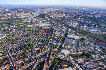 Vue d'ensemble des quartiers de la ville, du sud-est jusqu'aux rives du Rhin à Lindenhof. à le quartier Almenhof in Mannheim dans le département Bade-Wurtemberg, Allemagne