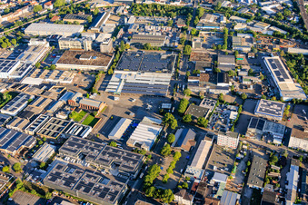 METRO Mannheim et l'ancienne usine de tortues d'Osten à le quartier Neckarau in Mannheim dans le département Bade-Wurtemberg, Allemagne