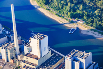 Ferry entre Neckarau et Altrip opéré par Rheinfähre Altrip GmbH à le quartier Neckarau in Mannheim dans le département Bade-Wurtemberg, Allemagne