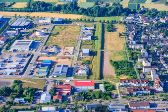 Parc industriel Im Niedersand depuis le nord à Offenbach an der Queich dans le département Rhénanie-Palatinat, Allemagne