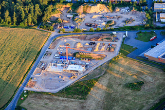 Chantier de construction du nouveau campus X2E pour les bâtiments administratifs et de production à Rohrbach dans le département Rhénanie-Palatinat, Allemagne