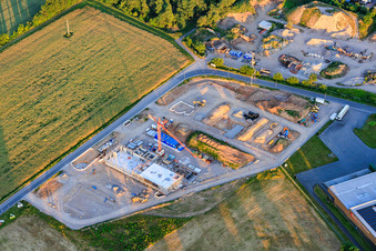 Chantier de construction du nouveau campus X2E pour les bâtiments administratifs et de production à Rohrbach dans le département Rhénanie-Palatinat, Allemagne