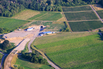 Chantier de construction du portail est du tunnel Astrid pour contourner Bad Bergzabern entre la B38 (Weinstraße) et la B427 (Kurtalstraße) à Dörrenbach dans le département Rhénanie-Palatinat, Allemagne