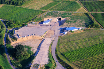 Chantier de construction du portail est du tunnel Astrid pour contourner Bad Bergzabern entre la B38 (Weinstraße) et la B427 (Kurtalstraße) à Dörrenbach dans le département Rhénanie-Palatinat, Allemagne