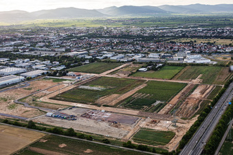 Parc industriel D12 avec site de construction d'une centrale géothermique et d'un poste de transformation de Vulcan, situé au sud-est. à Landau in der Pfalz dans le département Rhénanie-Palatinat, Allemagne
