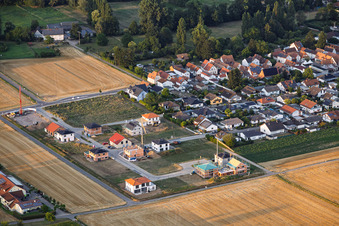 Chantiers de construction dans la nouvelle zone de développement Im Niederfeld à le quartier Ingenheim in Billigheim-Ingenheim dans le département Rhénanie-Palatinat, Allemagne