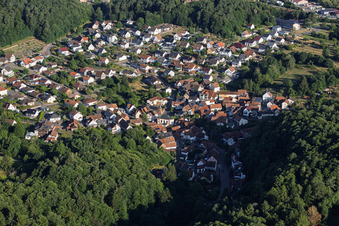Du sud-est à le quartier Stein in Gossersweiler-Stein dans le département Rhénanie-Palatinat, Allemagne