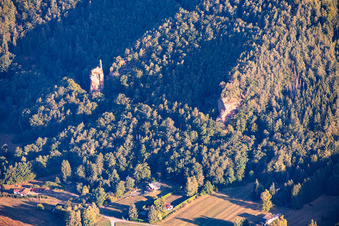 Ruines de Wolfsfeldsen et de Klein-Arnsberg / Château du Petit-Arnsberg à Obersteinbach dans le département Bas Rhin, France