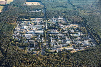 Campus Nord de l'Institut de technologie de Karlsruhe (KT) au sud à le quartier Leopoldshafen in Eggenstein-Leopoldshafen dans le département Bade-Wurtemberg, Allemagne