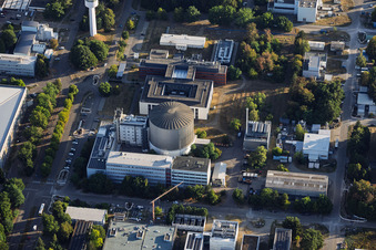 Campus Nord de l'Institut de technologie de Karlsruhe (KT) avec le Centre d'essais d'hydrogène de Karlsruhe (HYKA) et l'Institut de nanotechnologie à le quartier Leopoldshafen in Eggenstein-Leopoldshafen dans le département Bade-Wurtemberg, Allemagne