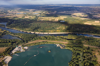 Niveau d'eau bas sur le Rhin entre Hördter Rheinaue et Dettenheim à le quartier Liedolsheim in Dettenheim dans le département Rhénanie-Palatinat, Allemagne
