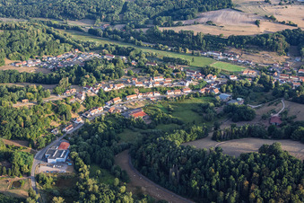 Du sud-est à Waldhouse dans le département Moselle, France