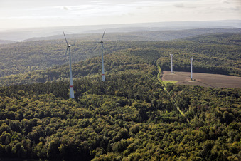Parc éolien de Binselberg à le quartier Raibach in Groß-Umstadt dans le département Hesse, Allemagne