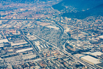 Vue aérienne de Vue hivernale de la ville depuis le sud, sous la neige. à le quartier Südstadt in Heidelberg dans le département Bade-Wurtemberg, Allemagne