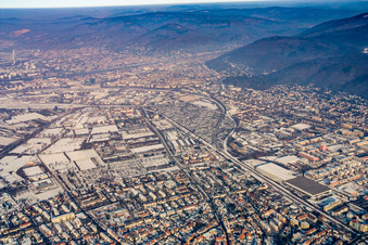 Vue aérienne de Vue de la ville enneigée, Heidelberg à le quartier Südstadt in Heidelberg dans le département Bade-Wurtemberg, Allemagne