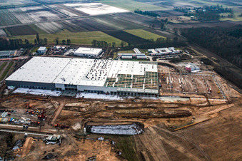 Construction d'un nouveau hall logistique dans la zone industrielle d'Am Horst à le quartier Minderslachen in Kandel dans le département Rhénanie-Palatinat, Allemagne vue d'en haut